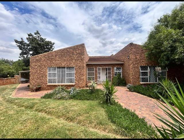 5 BEDROOM HOUSE FOR SALE IN JORDAAN PARK